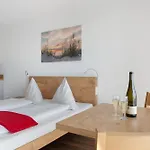Gaestehaus D I C K R E I T E R *