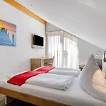 Gaestehaus D I C K R E I T E R * Immenstaad am Bodensee