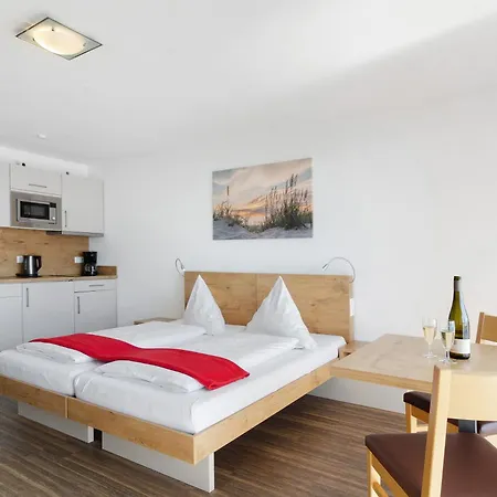 Gaestehaus D I C K R E I T E R * Immenstaad am Bodensee