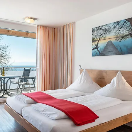 Gaestehaus D I C K R E I T E R * Immenstaad am Bodensee