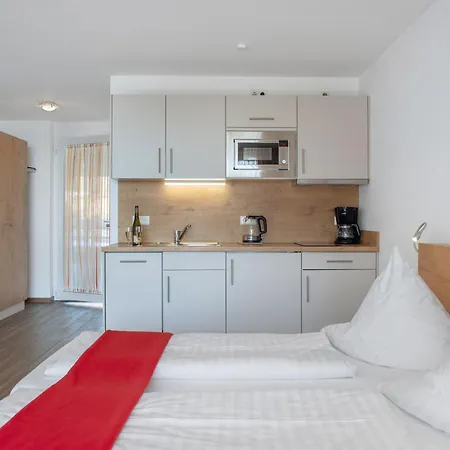 Gaestehaus D I C K R E I T E R * Immenstaad am Bodensee