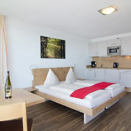 Gaestehaus D I C K R E I T E R * Immenstaad am Bodensee