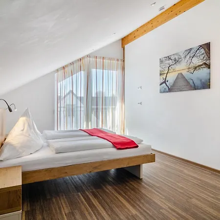 Gaestehaus D I C K R E I T E R Имменштад-ам-Бодензее